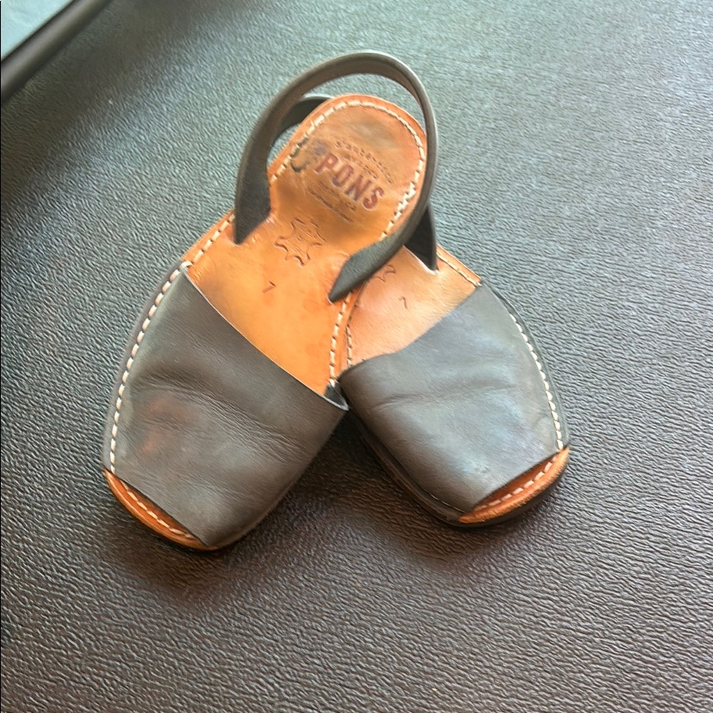Pons Spanish leather sandals size 7